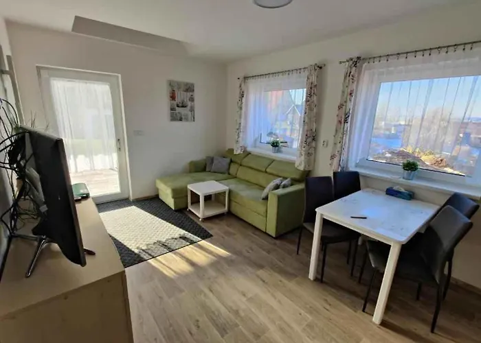 With Garden In 53364 וורצ'לאבי